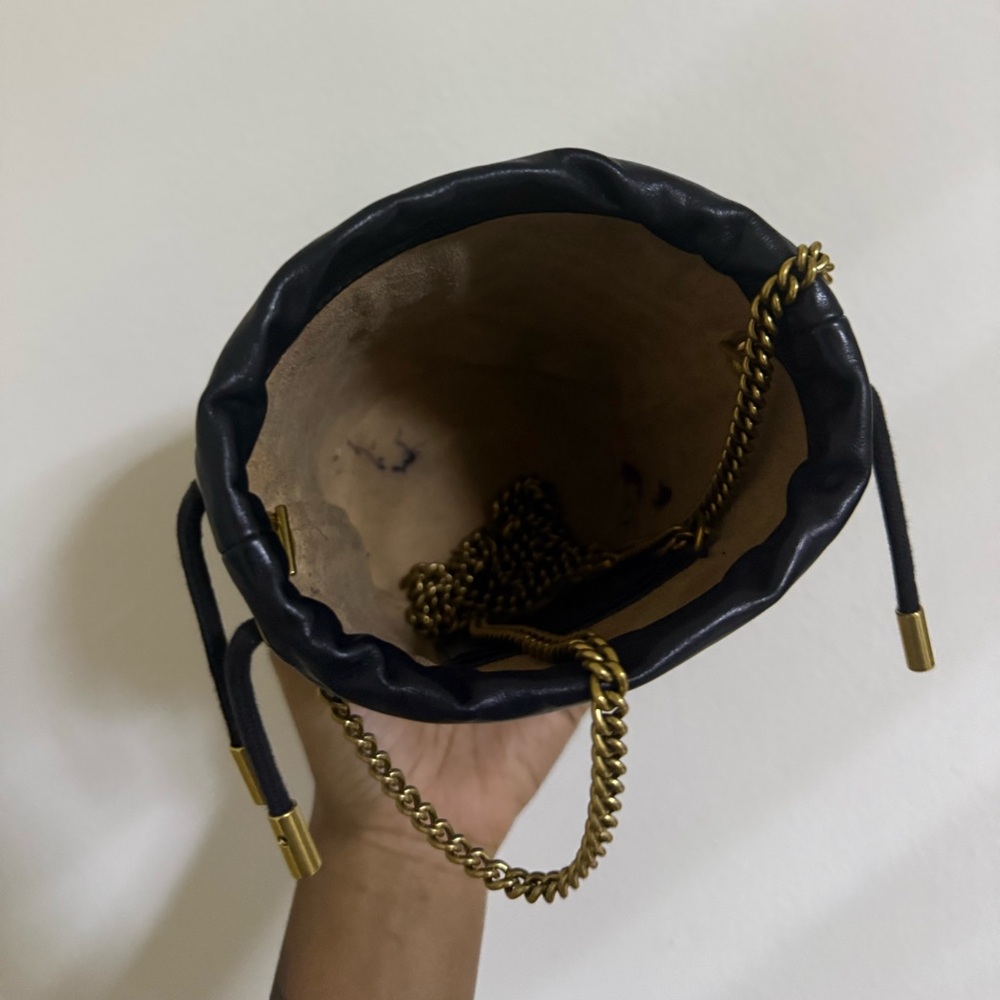 Gucci GG Marmont Bucket Bag - Picture 4 of 10